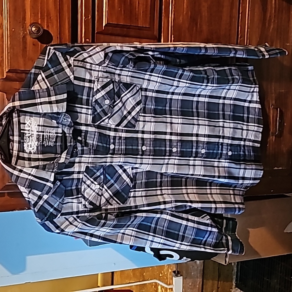 !!.           Boys L shirt/